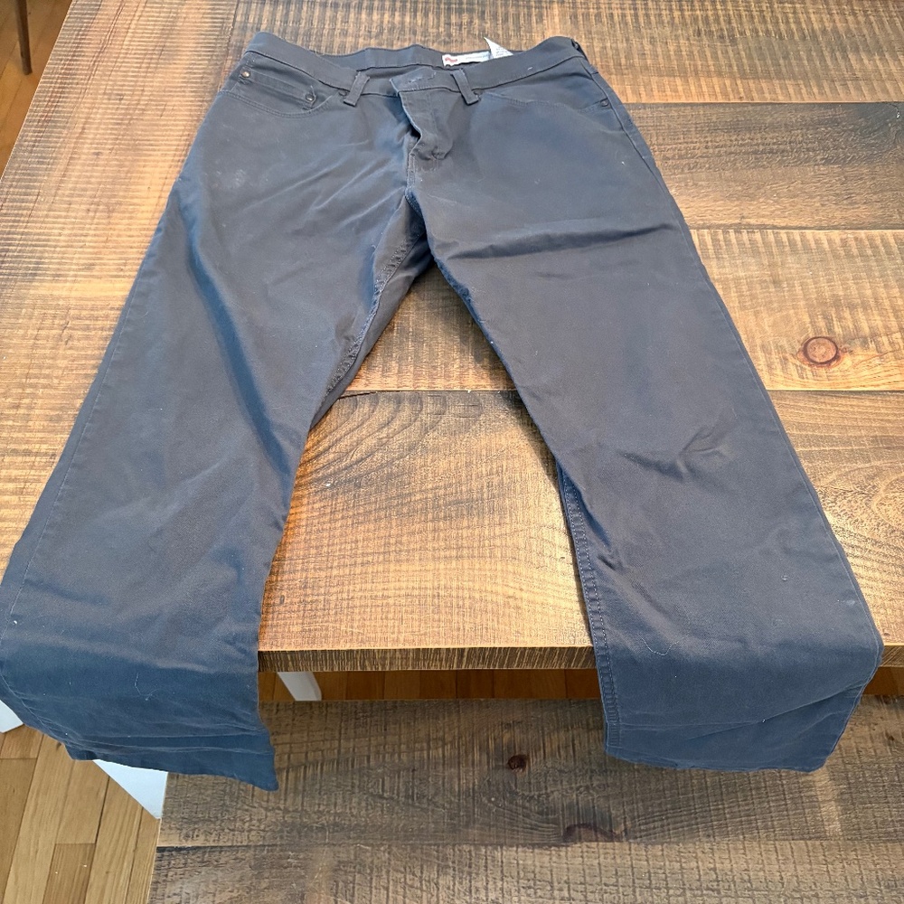 Wrangler Straight Fit 32 x 30 Gray Jeans